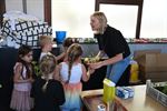 Tuinhier Leopoldsburg plant zaadjes bij De Immert