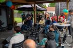 Gluren naar Klavier in de tuin van Greet