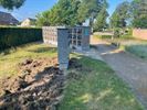 Everzwijnen wroeten op kerkhof van Stal