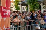 Feest op het zomerse marktplein