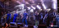 Feest op het zomerse marktplein