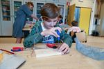 Een zelfgemaakt bibberspel en bureau-auto