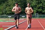 Zander Gonnissen loopt 100 km op de atletiekpiste