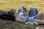 Zomerlezen in het park, zien lezen doet lezen