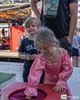 Grabbelen naar gratis tickets voor de kermis