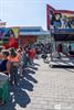 Grabbelen naar gratis tickets voor de kermis