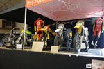 Motoren bewonderen in zaal Den Horst