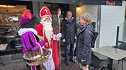 Sint bezoekt de wekelijkse donderdagmarkt