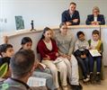 Minister Beenders ontmoet jonge auteurs van VOX