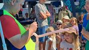 Feest op de markt brengt jong en oud samen