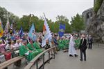 Paalse bedevaarders in Lourdes