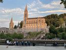 Paalse bedevaarders in Lourdes