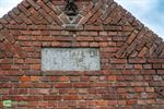 Kapel uit 1905 staat er troosteloos bij