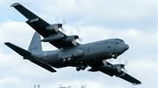 Militaire vliegtuigen oefenen boven de heide