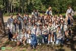 Scouts stapelen zich op voor de foto