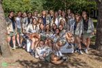 Scouts stapelen zich op voor de foto