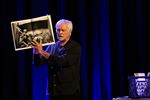 Luc Janssen neemt publiek mee door 40 jaar muziek