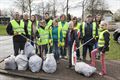 Zwerfvuil rapen voor de verenigingskas