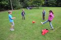 Kinderen spelen in Pijnven op de Knal-dag