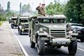 200 militaire voertuigen in colonne