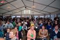 Volle tent voor pop-up feestcafé