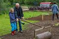 Veel volk in de volkstuintjes De Motten (2)