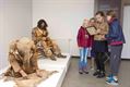 Balu Lutlommel op museumbezoek