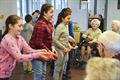 Kinderen De Horizon zingen en dansen in Sporenpark