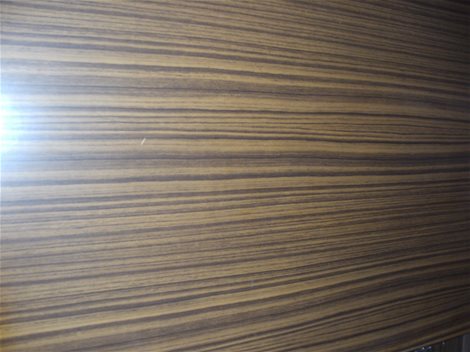 Eetkamer tafel te koop.