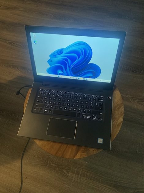 Laptop Dell Vostro 5471