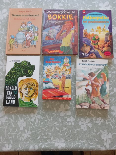 6 kinder / jeugd leesboeken ( 5 € )