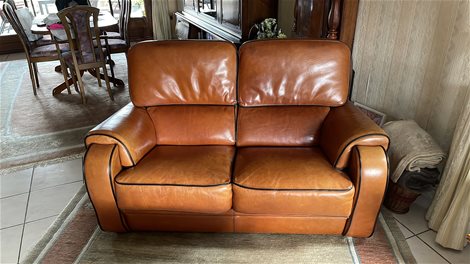 Leren tweezitsbank en 2 fauteuils