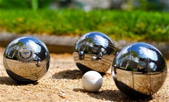Pelle Melle Petanque of Cornhole